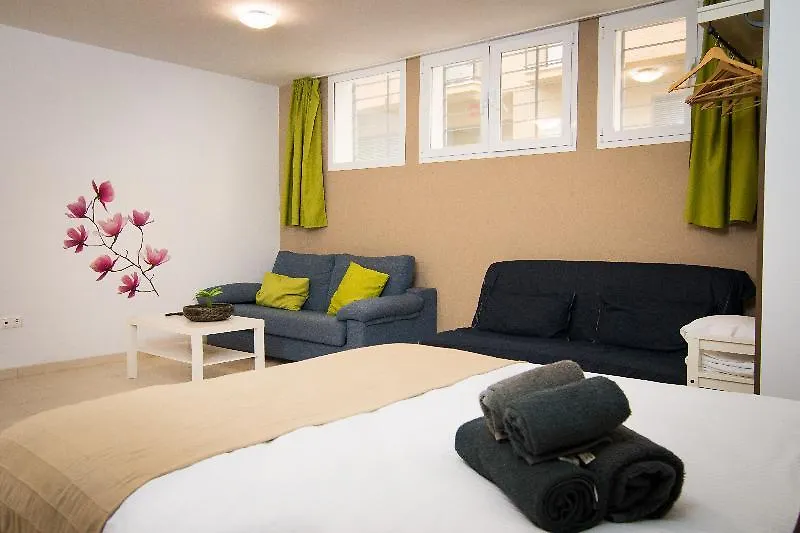 Holidays2Malaga Studios Mena Apartment